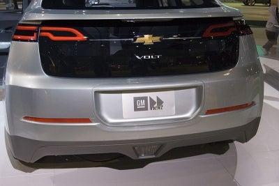 General Motors Cut Volt's Price By Nearly $  5,000